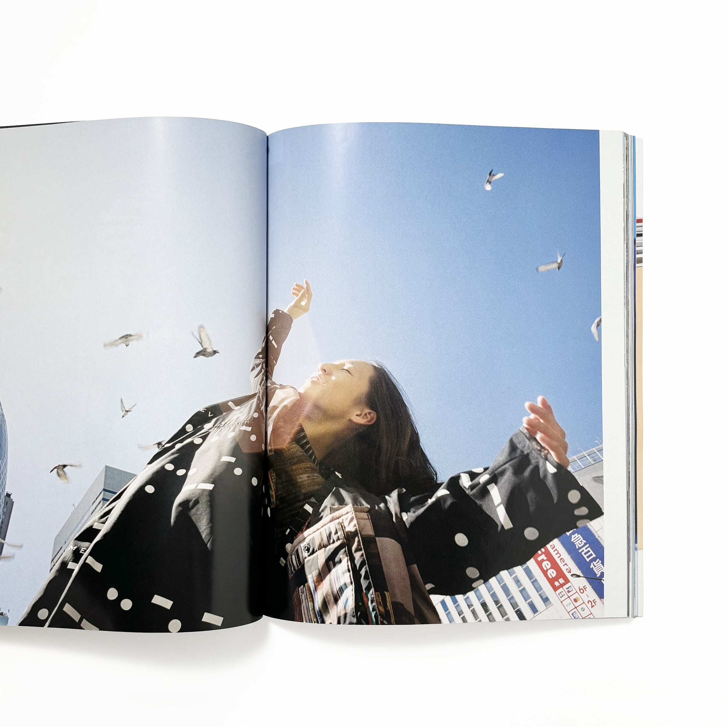 A MAGAZINE CURATED BY sacai